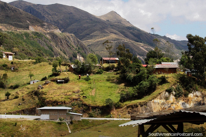 Country living, houses and mountains are beautiful around Chota. (720x480px). Peru, South America.