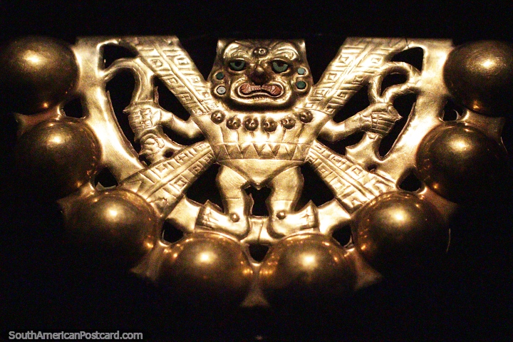 Joyas de oro, figura de ojos verdes de la cultura Moche, museo de Sipn, Lambayeque. (720x480px). Per, Sudamerica.