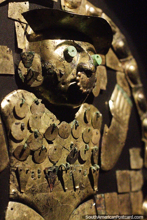 Mscara simblica feita de cobre-prata, museu Sipan, Lambayeque. (480x720px). Peru, Amrica do Sul.