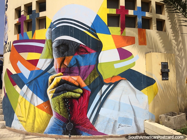 Colorido mural de la Madre Teresa en el paseo martimo de Chimbote. (640x480px). Per, Sudamerica.