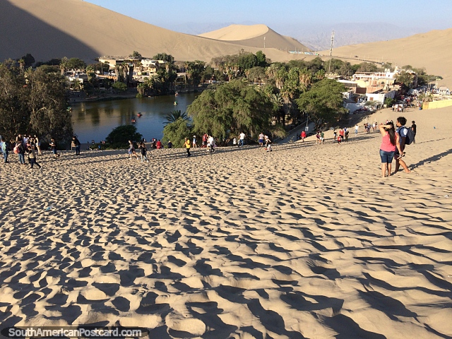 Un parque de arena que todos adoran en Huacachina. (640x480px). Per, Sudamerica.