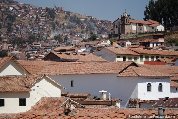 Church San Cristobal (1546) overlooking the main plaza in Cusco. (720x480px). Peru, South America.
