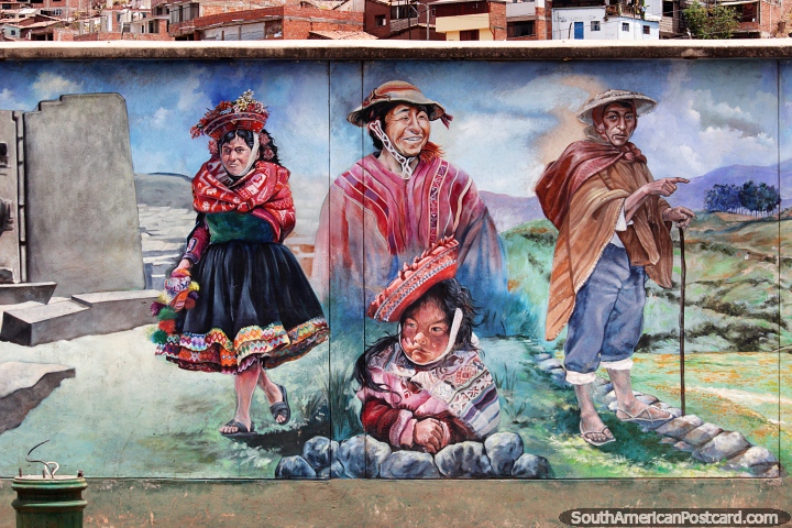 Conjunto de murales comenzando con una familia vestida con ropa elegante, Cusco. (720x480px). Per, Sudamerica.