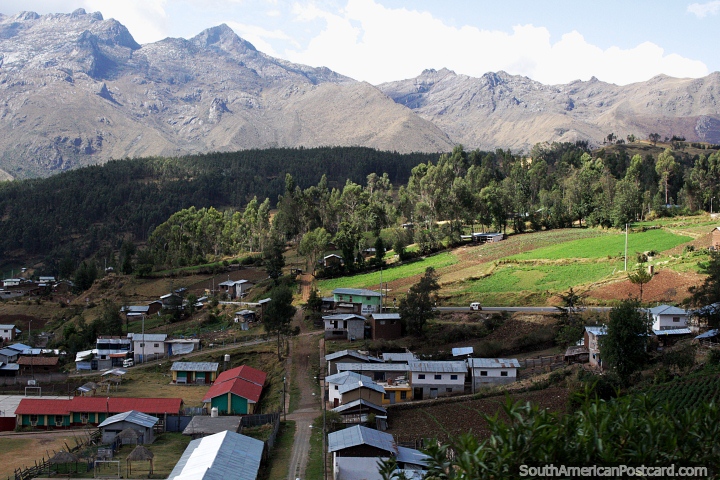 Comunidade e terras agrícolas ao redor de Uripa, a oeste de Andahuaylas. (720x480px). Peru, América do Sul.