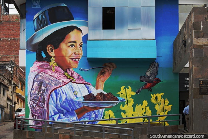 Garota indígena come um prato de comida, grande mural no prédio cultural central em Ayacucho. (720x480px). Peru, América do Sul.