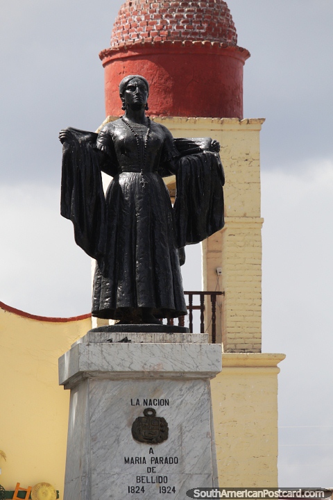 Mara Parado de Bellido (1777-1822), revolucionaria durante la independencia, estatua negra en Ayacucho. (480x720px). Per, Sudamerica.