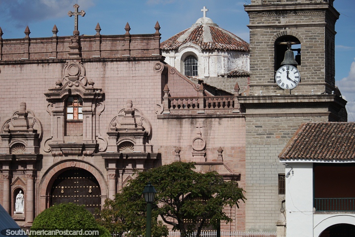 Baroque architecture of the Ayacucho cathedral, built 1632-1672. (720x480px). Peru, South America.