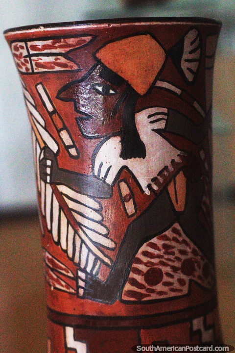 Taza de cermica pintada con un hombre de la cultura Nazca, Museo Mara Reiche, Nazca. (480x720px). Per, Sudamerica.