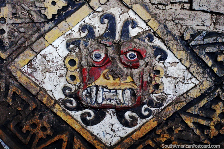 Rostro de la civilizacin Moche, mitad hombre, mitad monstruo, descubierto en excavaciones en curso en Trujillo. (720x480px). Per, Sudamerica.