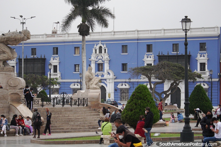 Catedralicio Museum, one of several prestigious buildings at the Trujillo plaza. (720x480px). Peru, South America.