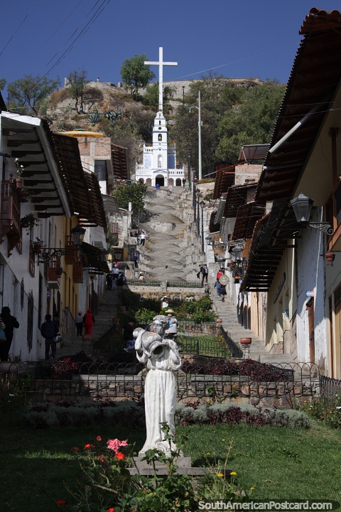 As escadas levam ao topo do Cerro Santa Apolônia em Cajamarca. (480x720px). Peru, América do Sul.