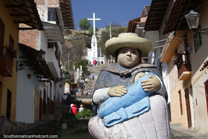 Conozca a la mujer de piedra en su camino hacia el Cerro Santa Apolonia en Cajamarca. (720x480px). Per, Sudamerica.