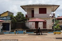O quadrado principal no Santo Georges em Guiana Francesa. As 3 Guianas, América do Sul.