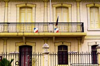 A fachada histórica amarela de Hotel de Ville (a prefeitura), Cayenne, Guiana Francesa. As 3 Guianas, América do Sul.
