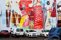 La gente en el vestuario en una fiesta, mural en un aparcamiento en Cayenne, Guayana Francesa. Las 3 Guayanas, Sudamerica.