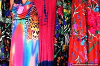 Vestidos coloridos como usado pelas mulheres de Cayenne em Guiana Francesa. As 3 Guianas, América do Sul.