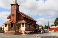 A igreja de tijolo construiu em 1858 em Saint Laurent du Maroni, Guiana Francesa. As 3 Guianas, América do Sul.