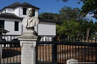 Meester George Henry Barnet-Lyon (1849-1918), abogado Holandés, busto en Paramaribo, Surinam. Las 3 Guayanas, Sudamerica.