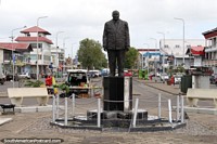 Frederik Marinus Emanuel Derby (1940-2001), un político de Suriname, estatua en Paramaribo, Surinam. Las 3 Guayanas, Sudamerica.