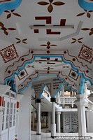 Desenhos interessantes no teto em Templo hindu de Arya Dewaker em Paramaribo, Suriname. As 3 Guianas, América do Sul.
