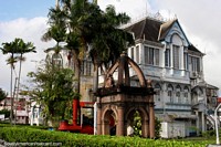 El Ayuntamiento y el Departamento de Ingenieros, 2 edificios similares en Georgetown, Guyana. Las 3 Guayanas, Sudamerica.