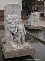Caracterïstica de água e monumentos em Monumento Historico Nacional um La Bandera em Rosario. Argentina, América do Sul.