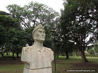 Pieza de arte Dante en Parque Quiros en Colon. Argentina, Sudamerica.