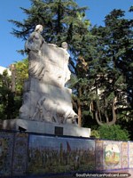 Larger version of Monument to the brotherhood of Spanish Argentinians at Plaza Espana, Mendoza.
