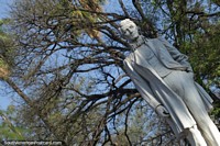 O doutor Facundo de Zuviria, estátua branca em Parque San Martin, Salta. Argentina, América do Sul.