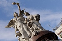 Versão maior do Um monumento em Buenos Aires em honra da colônia francesa da Argentina.