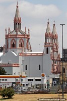 Igreja de madeira rosa e branca - Igreja do Santisimo Sacramento em Córdoba. Argentina, América do Sul.