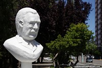 Raul Alfonsin (1927-2009), ex-presidente da Argentina, busto em Trelew.