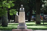 Versão maior do Manuel Lainez (1852-1924), político e diplomata, busto no parque de San Juan.