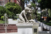 Monument to the children (1979), fountain at the plaza in Catamarca.