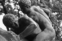 Bronze-work of 2 good friends in the park in Tucuman, black and white.