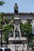 Dr. Dalmacio Vélez Sarsfield (1800-1875), abogado y político autor del Código Civil, monumento en Córdoba.