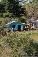 Pequena casa e zona rural ao redor do Parque Nacional Cruce Caballero, San Pedro, Misiones.