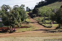Propiedades y terrenos de cultivo en los cerros de la Ruta 20 hasta Pozo Azul.