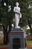 Estatua en homenaje a los primeros pueblos que llegaron a Puerto Rico Misiones desde su fundacin en 1919.