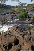 Paisajes rocosos en el Parque Nacional Puerto Iguaz.