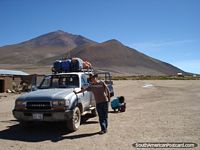 Viajar com 8 pessoas em um jipe em volta do Salar de Uyuni. Bolívia, América do Sul.