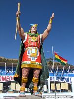 Monumento de guerreiro inca em San Pedro de Tiquina junto do Lago Titicaca. Bolívia, América do Sul.
