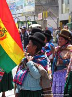 Hat ladies and the Bolivian flag at marches in La Paz.