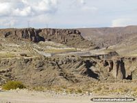 No caminho entre as formações de rocha entre Uyuni e Potosi. Bolívia, América do Sul.