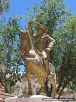 Monumento de Pedro Arraya en un caballo en memoria de la Batalla de Suipacha en 1810, Tupiza. Bolivia, Sudamerica.