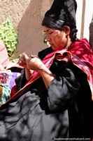 Puka-Puka é um lugar perto de Sucre onde pode ver as mulheres locais tecer roupa e ofïcios. Bolívia, América do Sul.