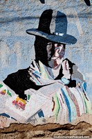 Mujer de sombrero Boliviano, arte callejero en Uyuni cerca de la estación de tren. Bolivia, Sudamerica.