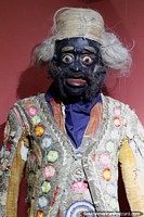Terno de Moreno, do fim do 19o século, um traje antigo em monitor no Museu Antropológico em Oruro. Bolívia, América do Sul.