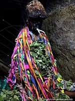 El Tío, tiene muchas hojas de coca para mantenerlo alerta mientras vigila la mina y la mantiene a salvo, Oruro. Bolivia, Sudamerica.