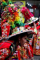 Fiesta de sombrereros locos, sombreros de Hollywood, no de Bolivia, sombreros de tecnicolor en El Gran Poder, La Paz. Bolivia, Sudamerica.